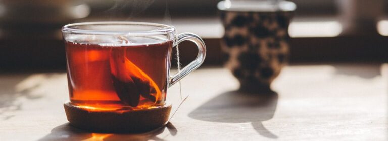thee gezond gezondheid onderzoek elke dag zwarte thee groene thee bevorderlijk verkaling